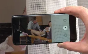 Người tình của con trai gian díu với bố chồng yêu bị gã cấp trên khu phố phát hiện