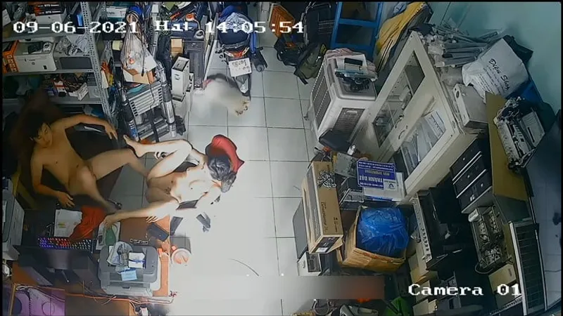 Vợ gã chồng nện nhau trong của cục thịt máy tính