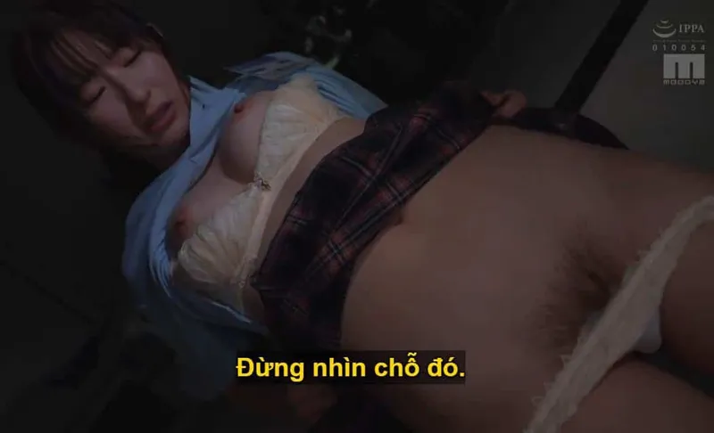 Sếp lớn đang mưu tính "xử đẹp" cô em dưới quyền kiêu kỳ lười nhác, suốt ngày bận rộn tán gẫu tin nhắn với người yêu.